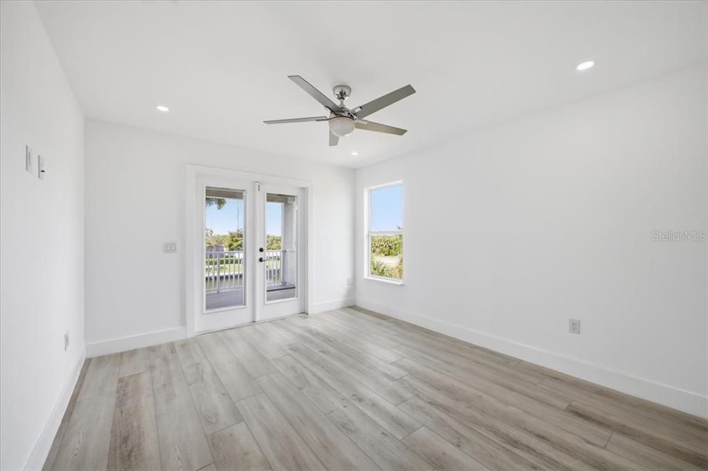 En Venta: $1,350,000 (5 camas, 3 baños, 3861 Pies cuadrados)