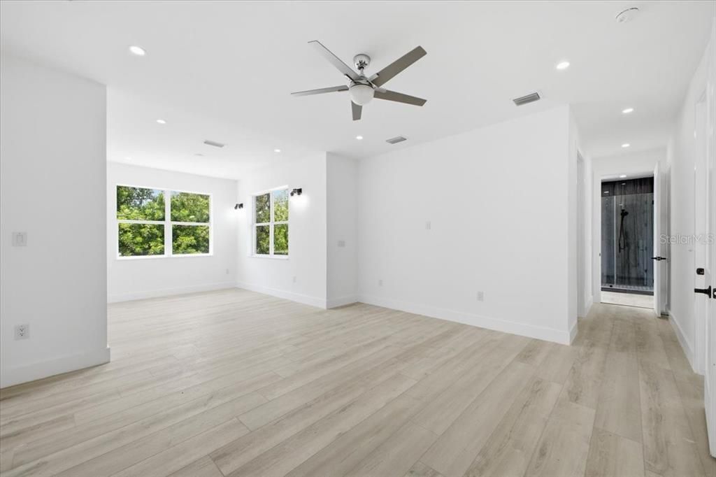 En Venta: $1,350,000 (5 camas, 3 baños, 3861 Pies cuadrados)