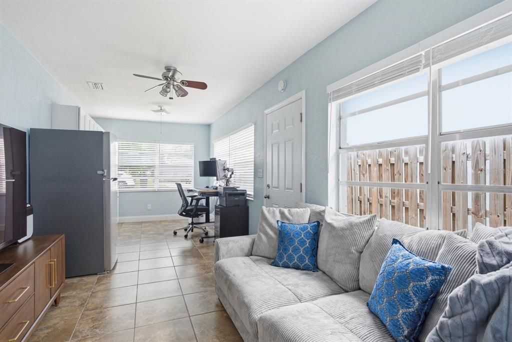 For Sale: $400,000 (4 beds, 3 baths, 1536 Square Feet)