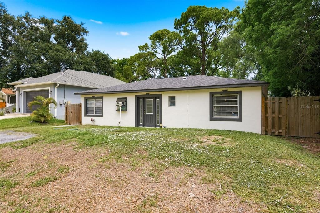 For Sale: $400,000 (4 beds, 3 baths, 1536 Square Feet)