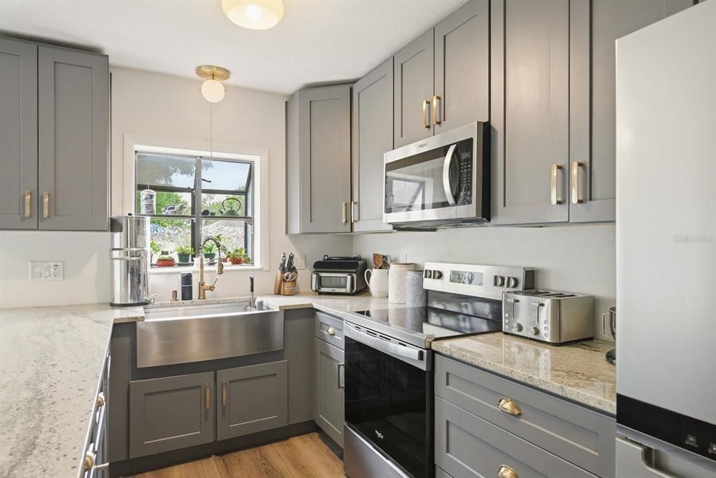 For Sale: $400,000 (4 beds, 3 baths, 1536 Square Feet)