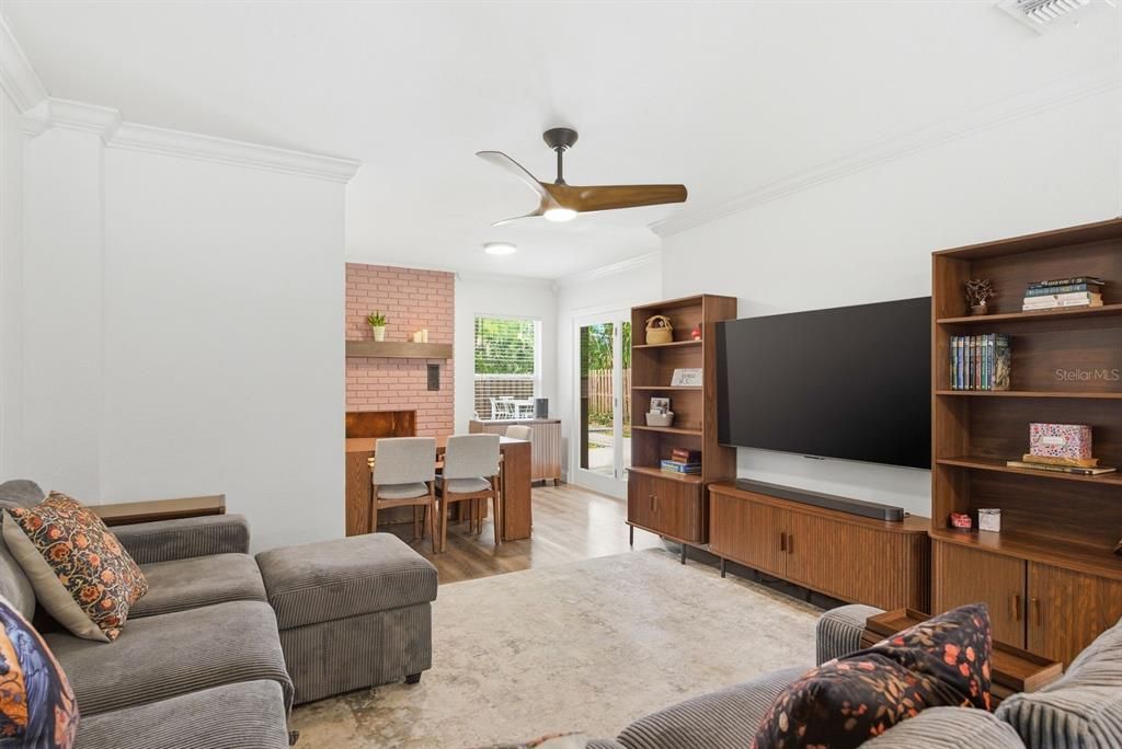 For Sale: $400,000 (4 beds, 3 baths, 1536 Square Feet)
