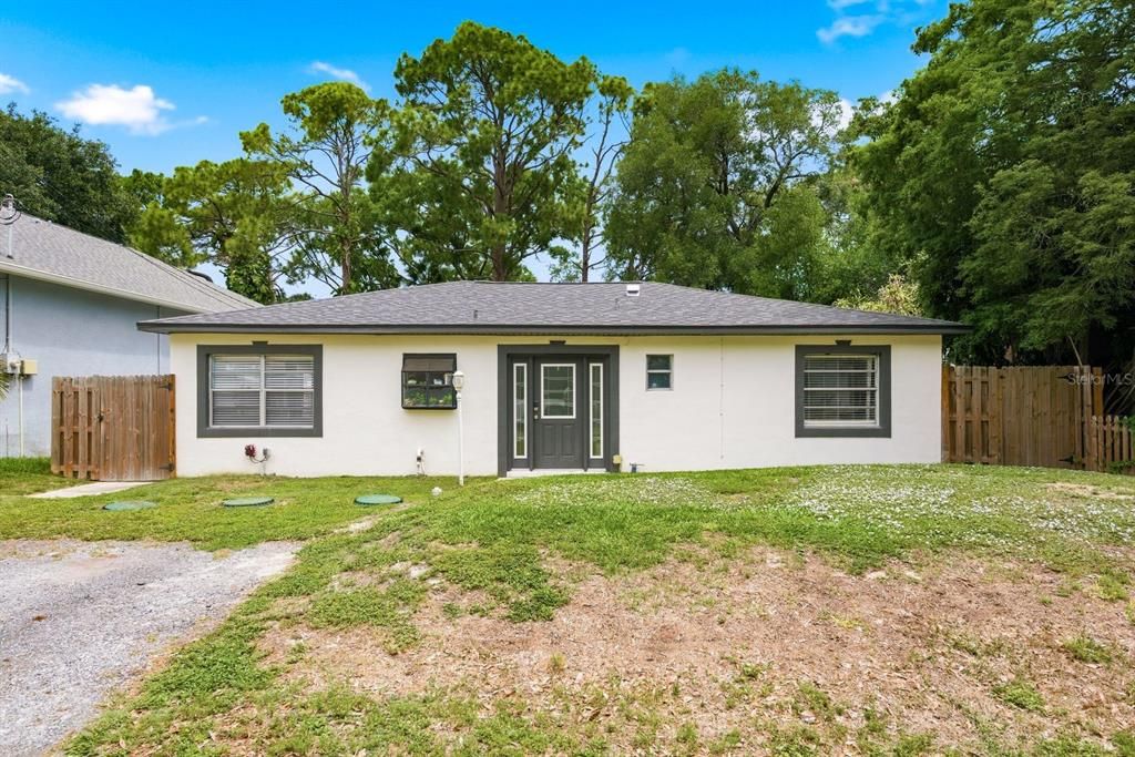 For Sale: $400,000 (4 beds, 3 baths, 1536 Square Feet)