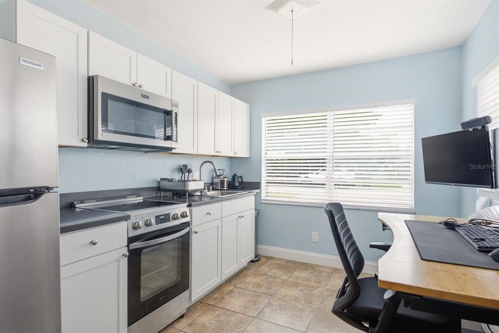 For Sale: $400,000 (4 beds, 3 baths, 1536 Square Feet)