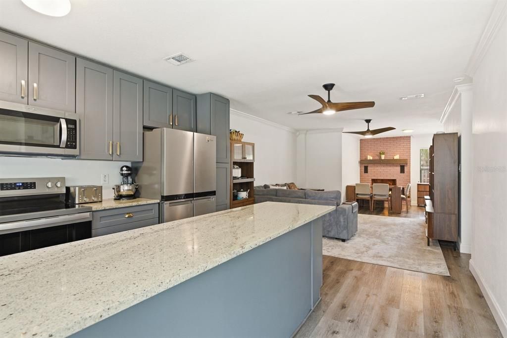 For Sale: $400,000 (4 beds, 3 baths, 1536 Square Feet)