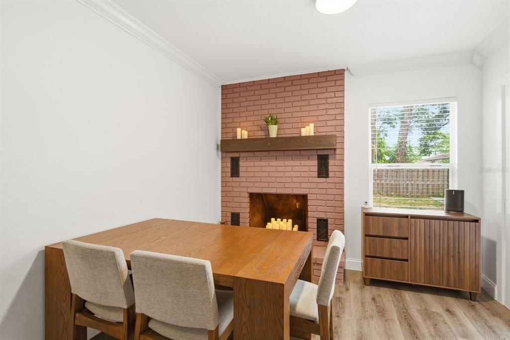 For Sale: $400,000 (4 beds, 3 baths, 1536 Square Feet)
