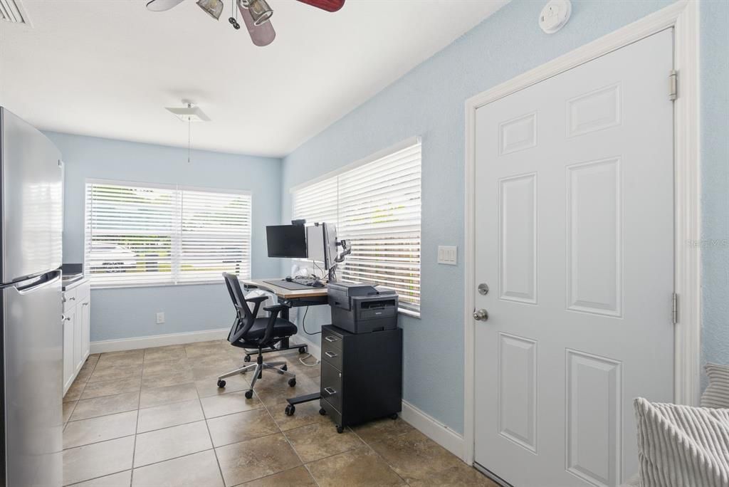For Sale: $400,000 (4 beds, 3 baths, 1536 Square Feet)