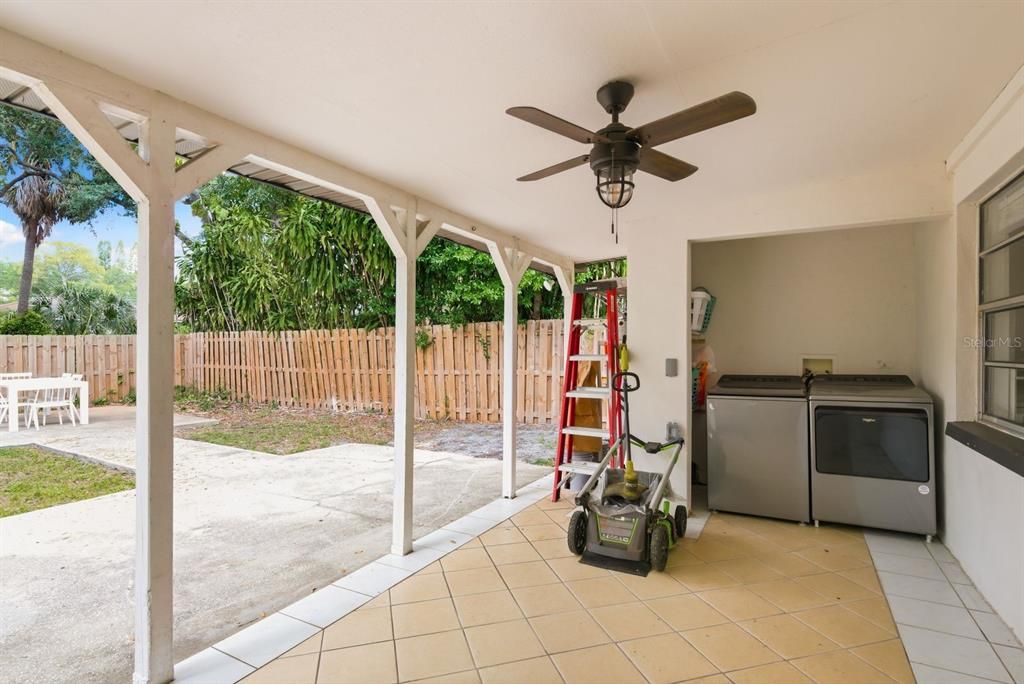 For Sale: $400,000 (4 beds, 3 baths, 1536 Square Feet)