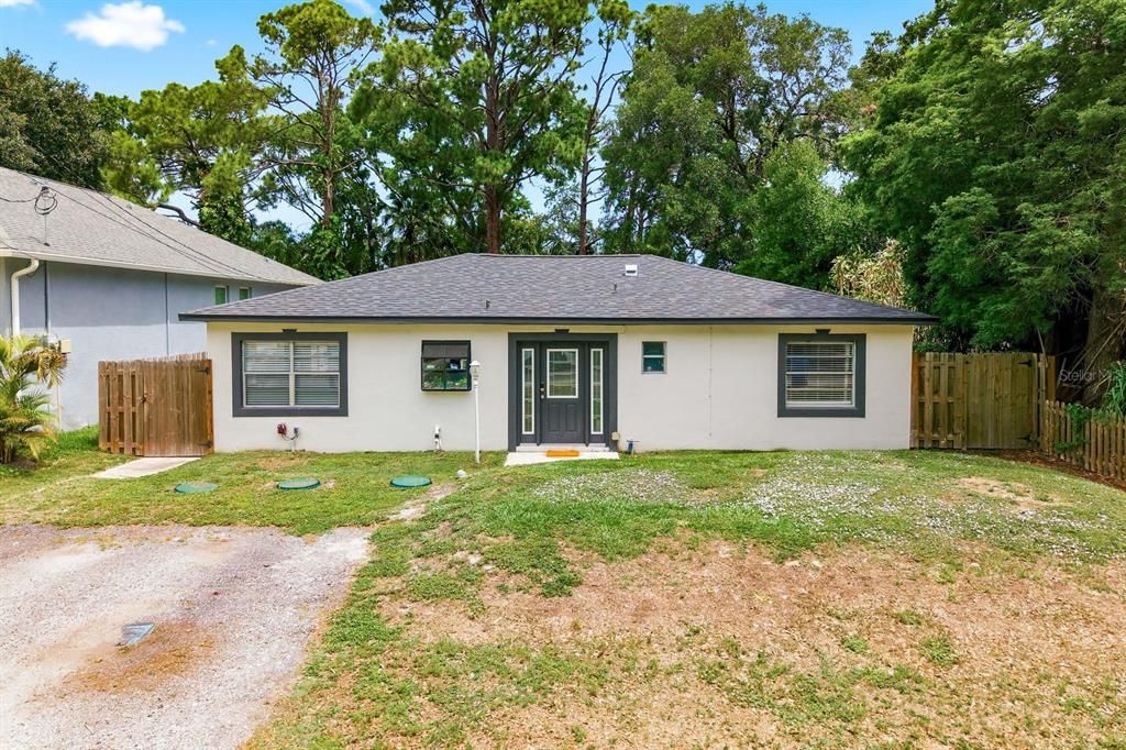 For Sale: $400,000 (4 beds, 3 baths, 1536 Square Feet)