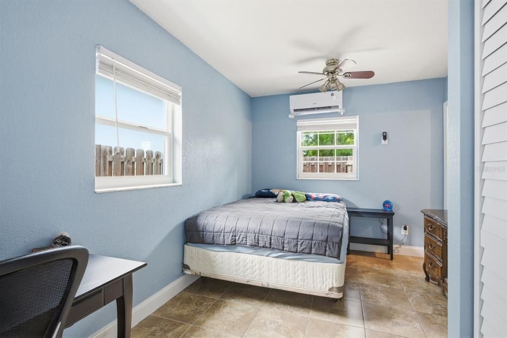 For Sale: $400,000 (4 beds, 3 baths, 1536 Square Feet)
