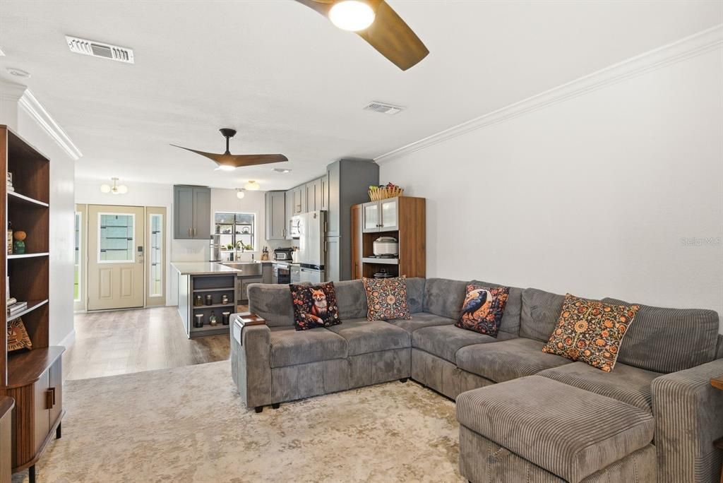 For Sale: $400,000 (4 beds, 3 baths, 1536 Square Feet)