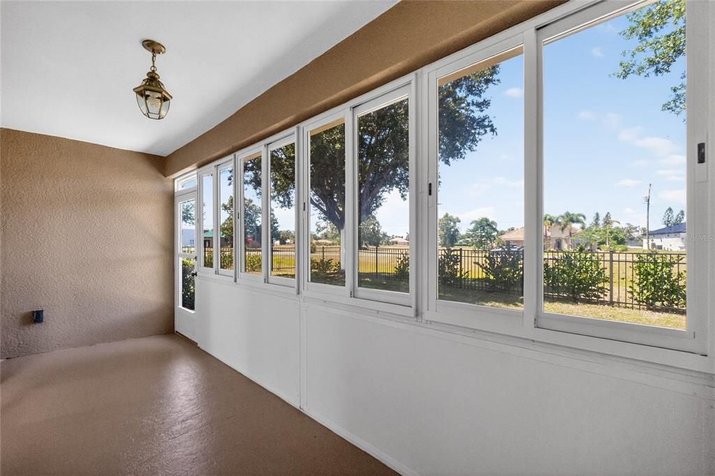 En Venta: $359,000 (4 camas, 2 baños, 2220 Pies cuadrados)