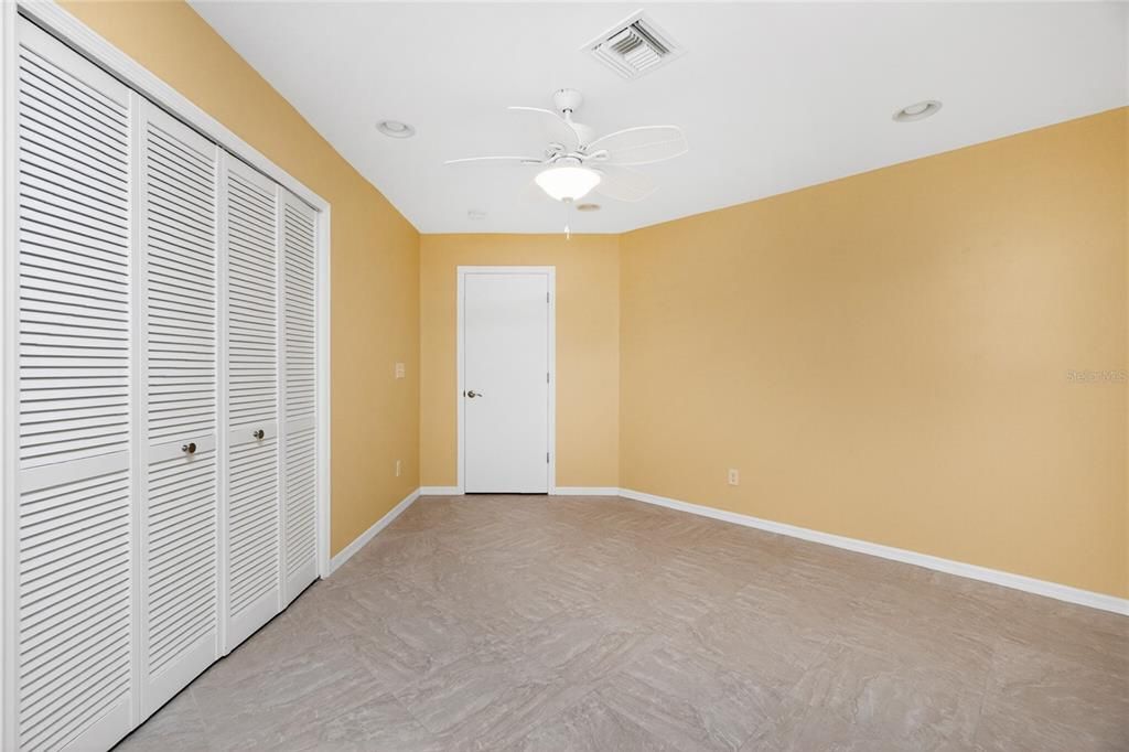 En Venta: $359,000 (4 camas, 2 baños, 2220 Pies cuadrados)