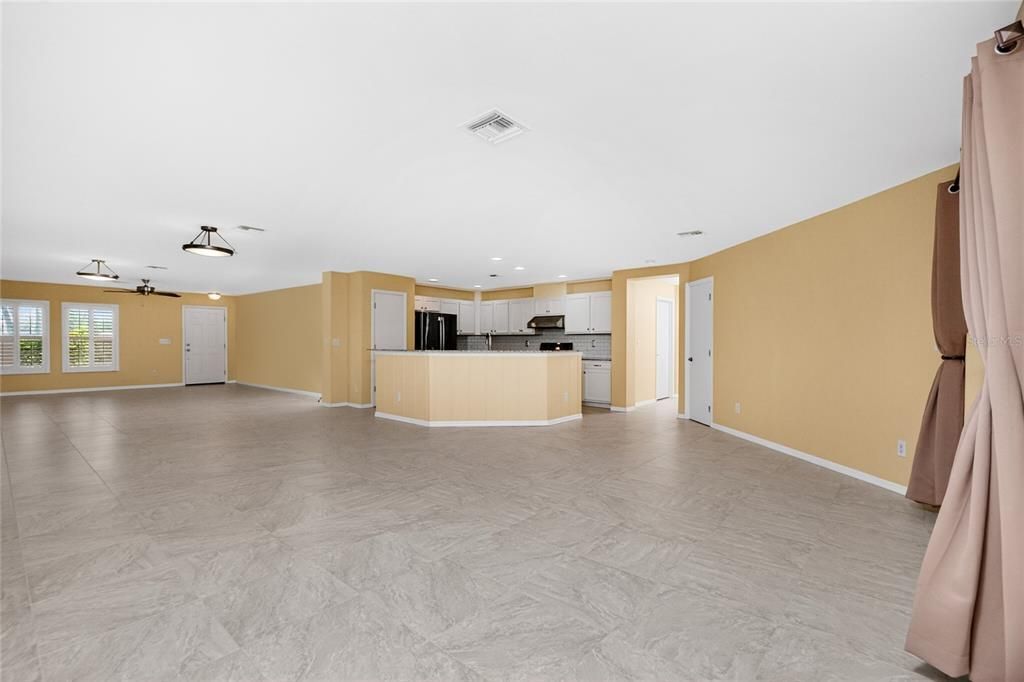 En Venta: $359,000 (4 camas, 2 baños, 2220 Pies cuadrados)