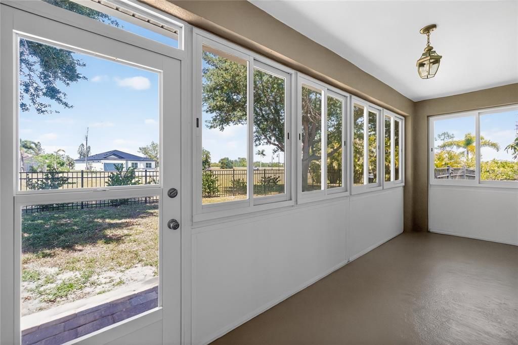 En Venta: $359,000 (4 camas, 2 baños, 2220 Pies cuadrados)