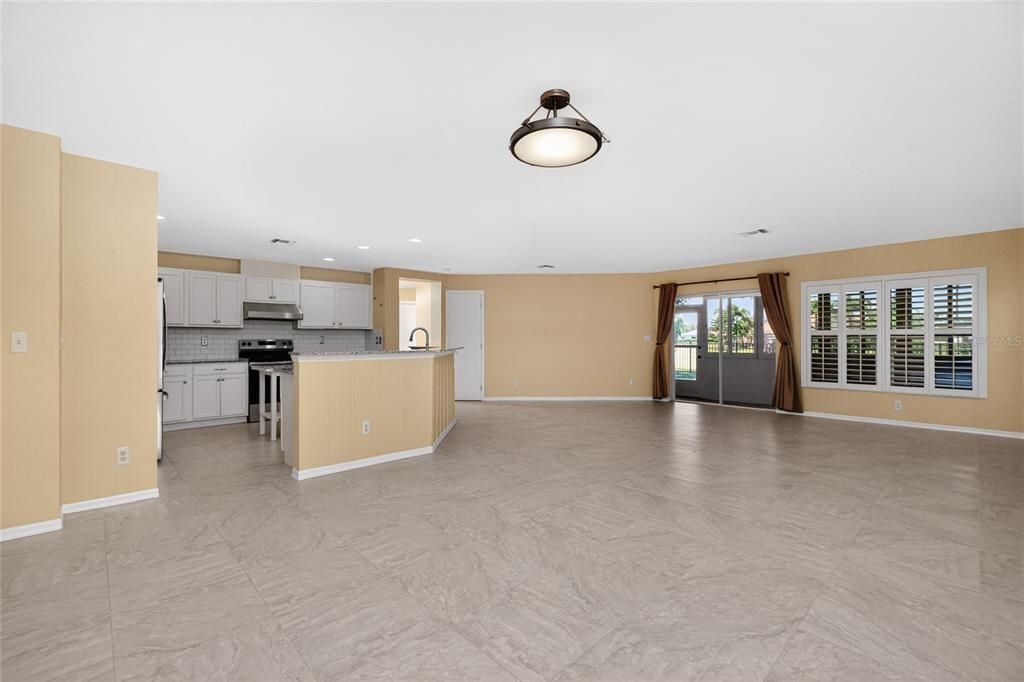 En Venta: $359,000 (4 camas, 2 baños, 2220 Pies cuadrados)