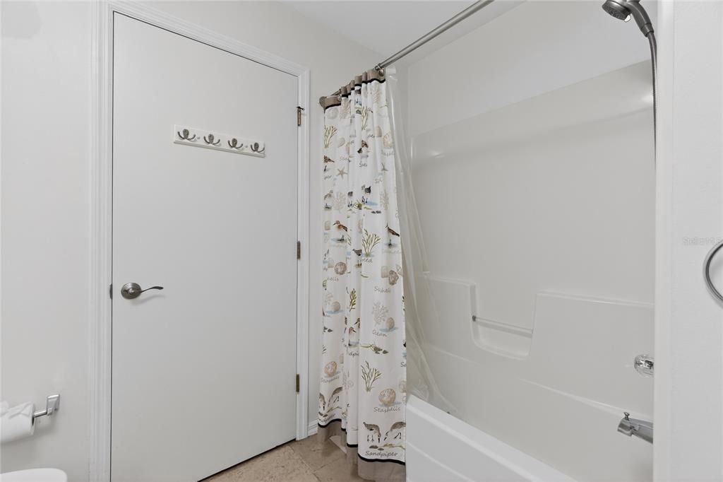 En Venta: $359,000 (4 camas, 2 baños, 2220 Pies cuadrados)