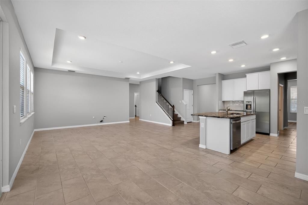 En Venta: $649,900 (4 camas, 3 baños, 3313 Pies cuadrados)