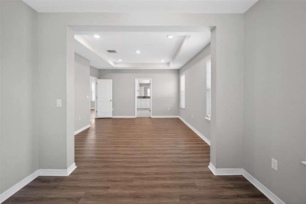 En Venta: $649,900 (4 camas, 3 baños, 3313 Pies cuadrados)