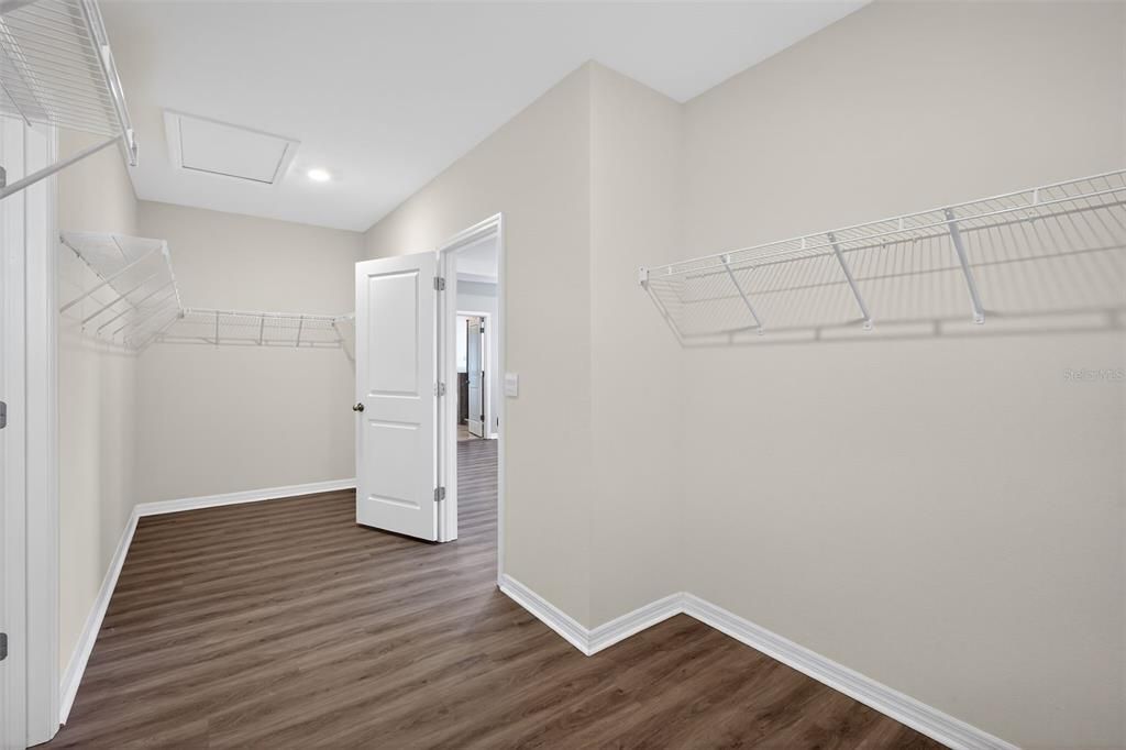 En Venta: $649,900 (4 camas, 3 baños, 3313 Pies cuadrados)