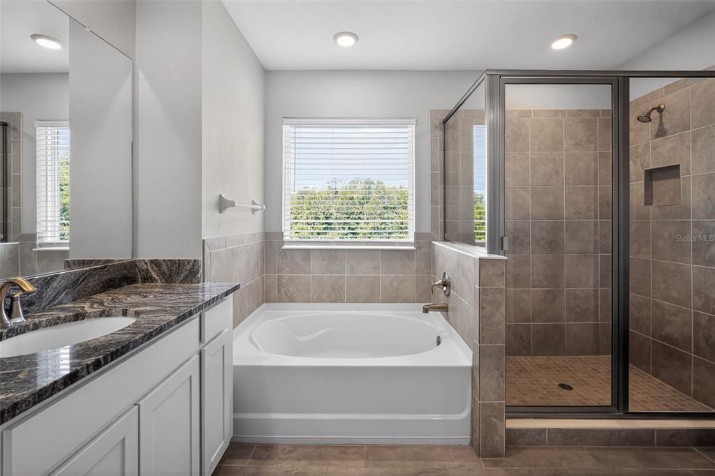 En Venta: $649,900 (4 camas, 3 baños, 3313 Pies cuadrados)