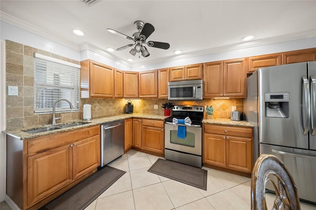 For Sale: $515,000 (2 beds, 2 baths, 1012 Square Feet)