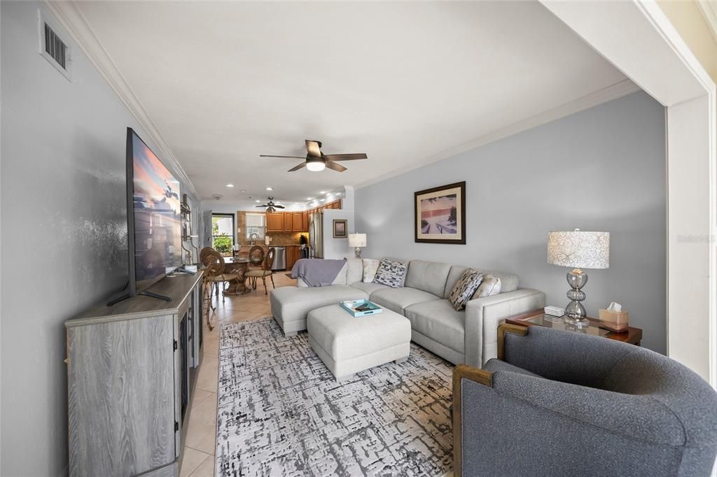For Sale: $515,000 (2 beds, 2 baths, 1012 Square Feet)