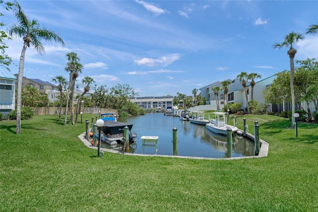 For Sale: $515,000 (2 beds, 2 baths, 1012 Square Feet)