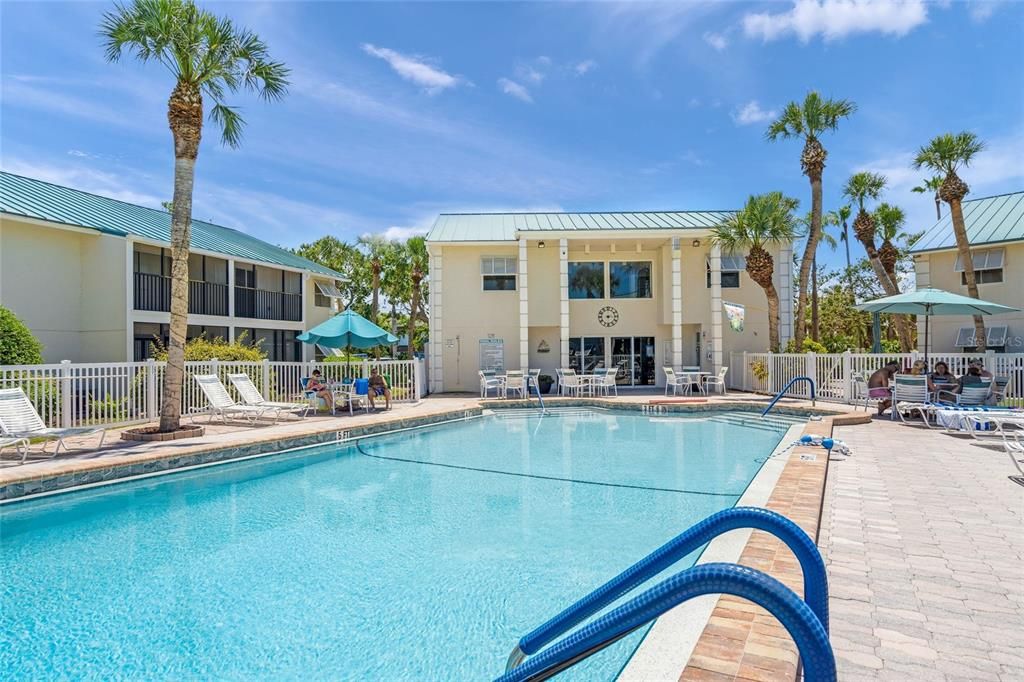 For Sale: $515,000 (2 beds, 2 baths, 1012 Square Feet)
