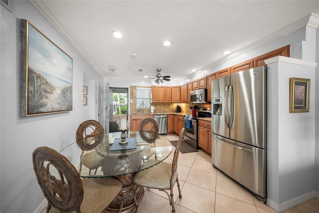 For Sale: $515,000 (2 beds, 2 baths, 1012 Square Feet)