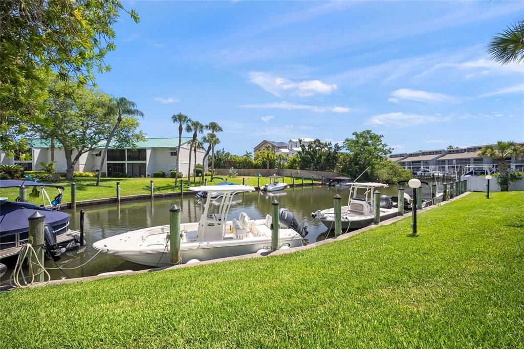 For Sale: $515,000 (2 beds, 2 baths, 1012 Square Feet)