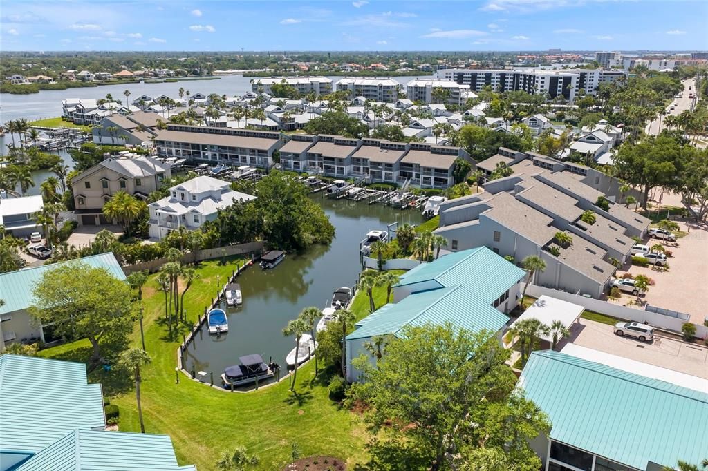 For Sale: $515,000 (2 beds, 2 baths, 1012 Square Feet)