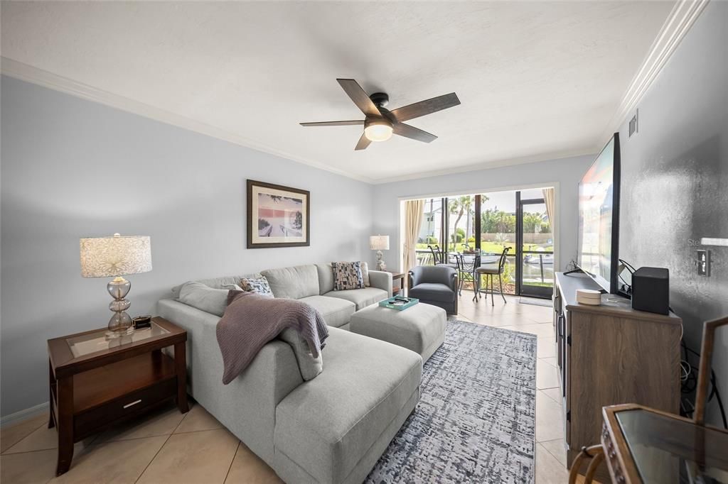 For Sale: $515,000 (2 beds, 2 baths, 1012 Square Feet)