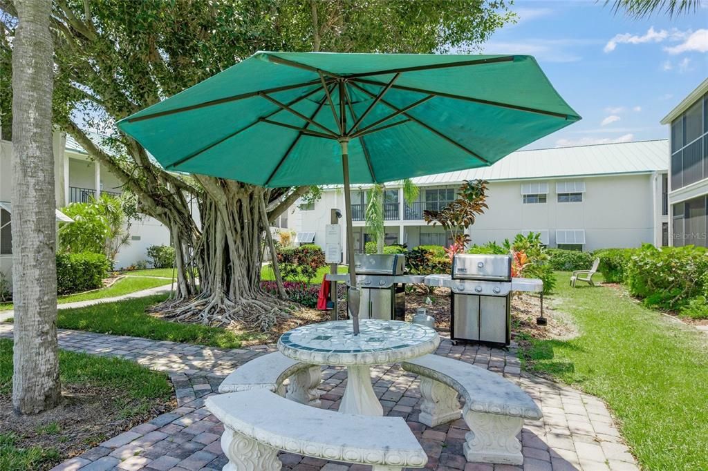 For Sale: $515,000 (2 beds, 2 baths, 1012 Square Feet)