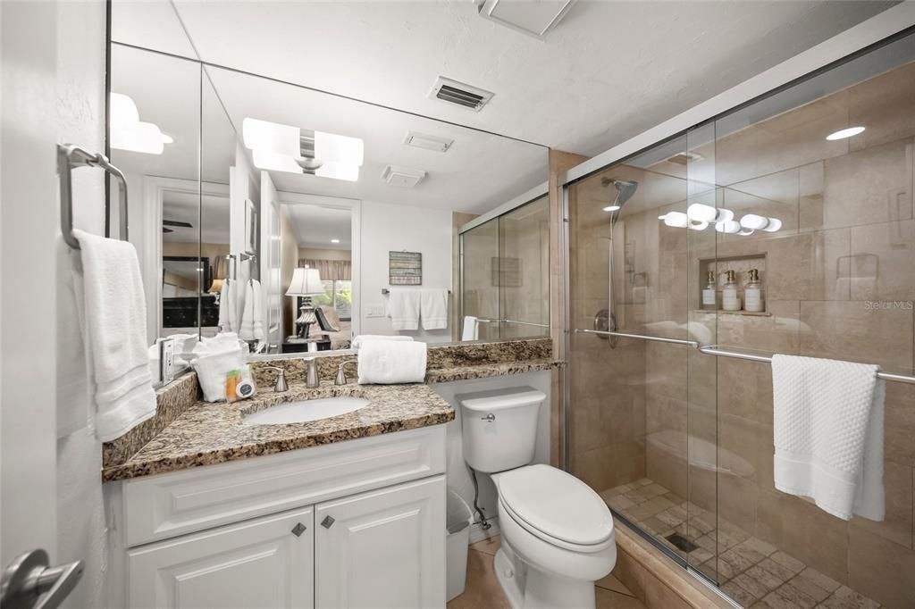 For Sale: $515,000 (2 beds, 2 baths, 1012 Square Feet)