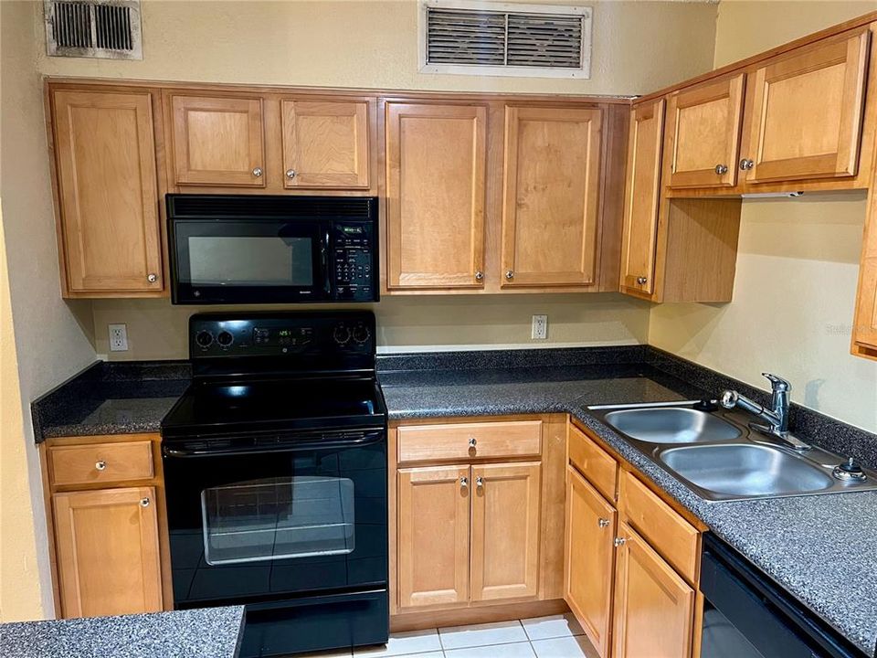В аренду: $1,295 (1 спален, 1 ванн, 712 Квадратных фут)