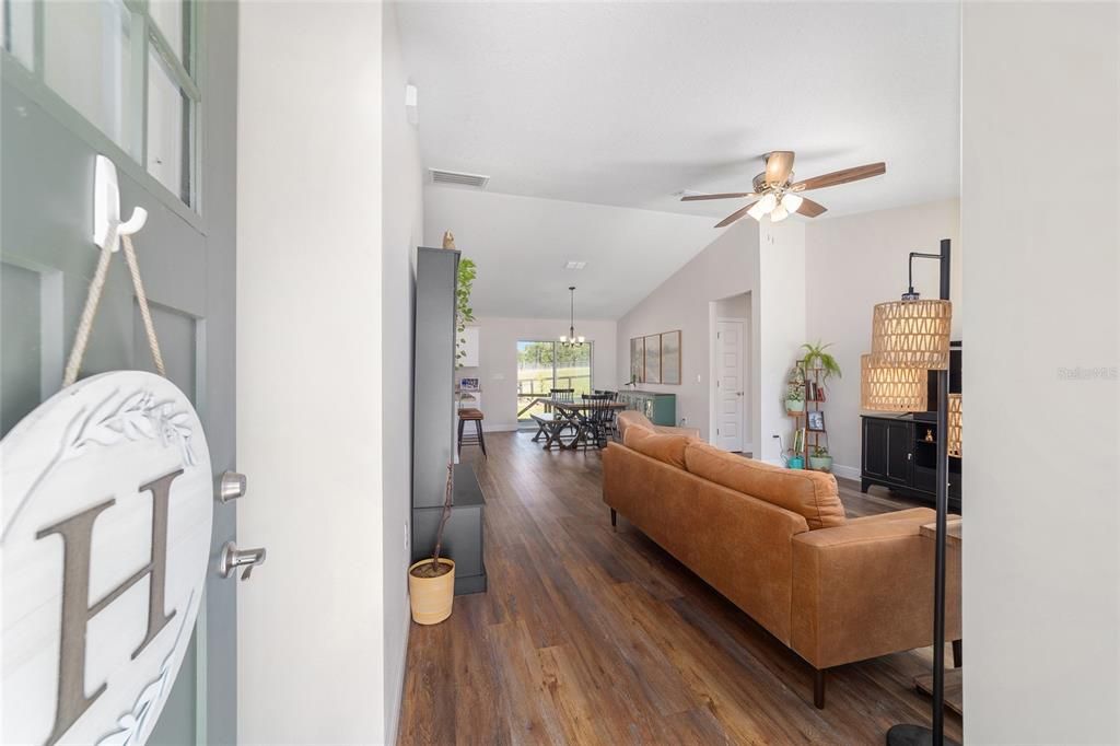 Active With Contract: $269,000 (3 beds, 2 baths, 1454 Square Feet)