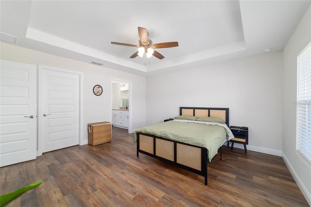 Active With Contract: $269,000 (3 beds, 2 baths, 1454 Square Feet)