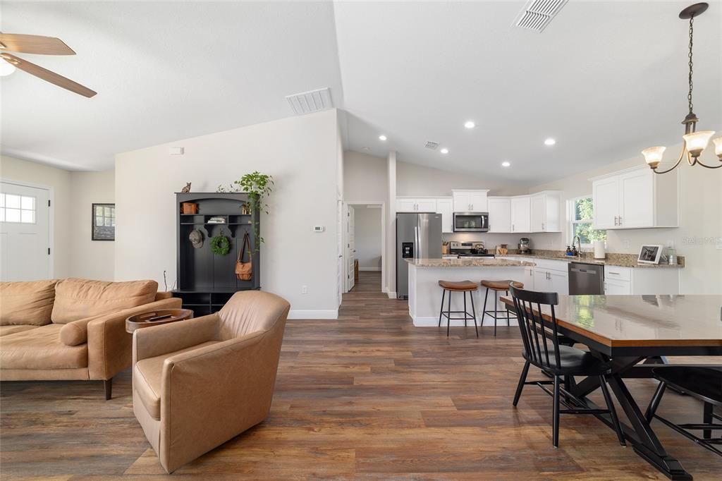 Active With Contract: $269,000 (3 beds, 2 baths, 1454 Square Feet)