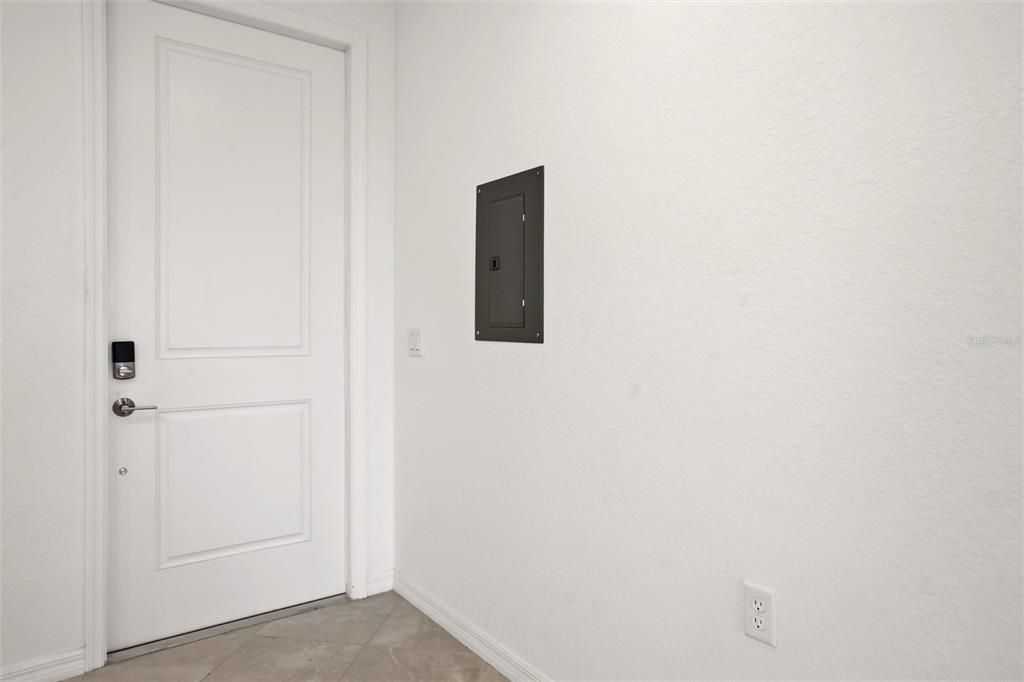 For Sale: $222,900 (2 beds, 2 baths, 1123 Square Feet)