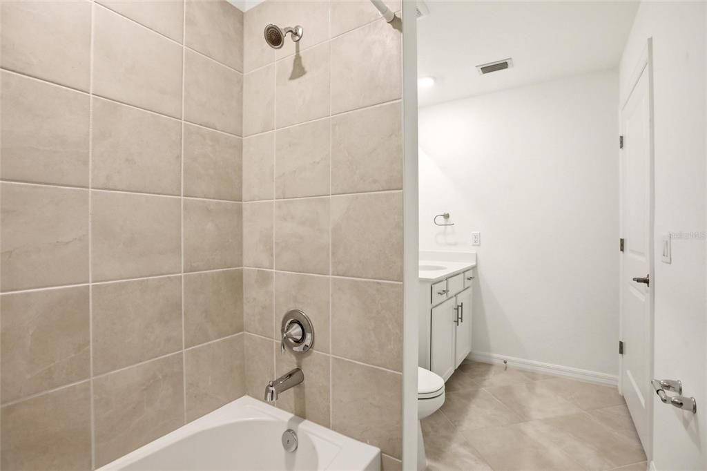 For Sale: $222,900 (2 beds, 2 baths, 1123 Square Feet)