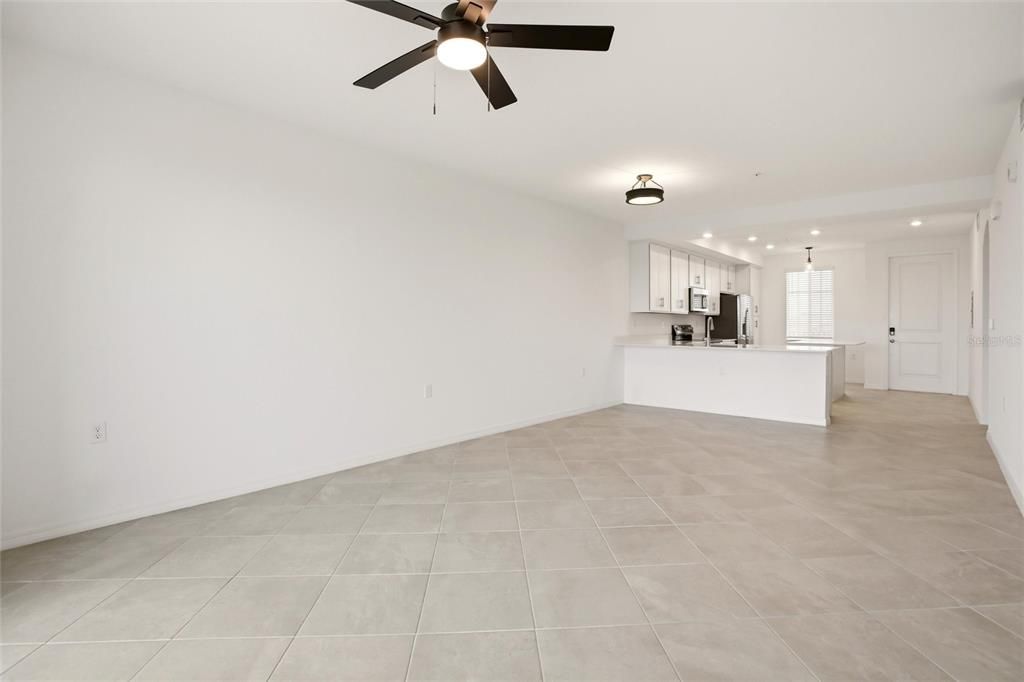 For Sale: $222,900 (2 beds, 2 baths, 1123 Square Feet)