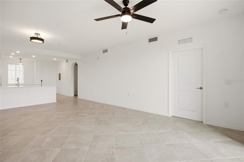 For Sale: $222,900 (2 beds, 2 baths, 1123 Square Feet)