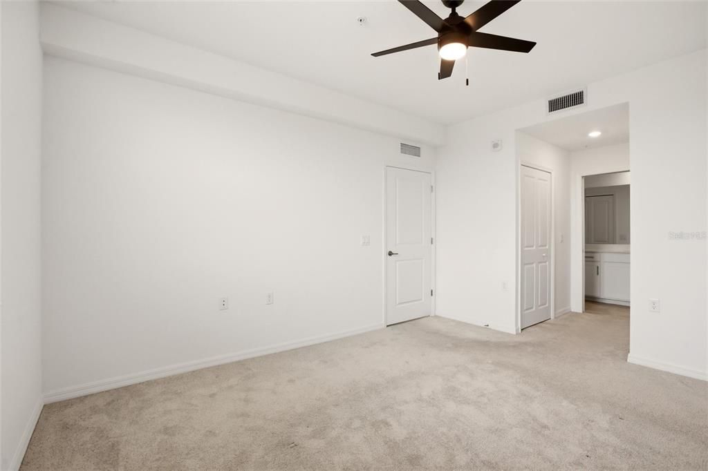 For Sale: $222,900 (2 beds, 2 baths, 1123 Square Feet)