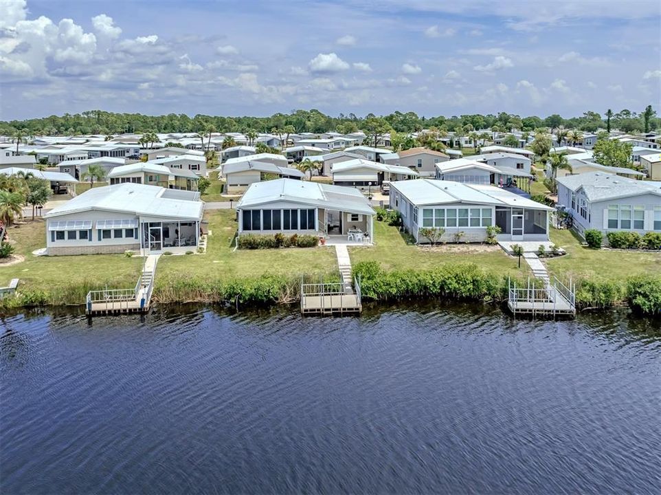 На продажу: $189,900 (2 спален, 2 ванн, 1152 Квадратных фут)
