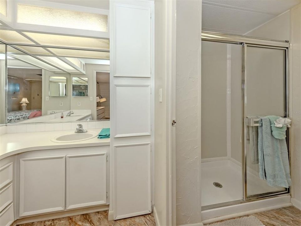 На продажу: $189,900 (2 спален, 2 ванн, 1152 Квадратных фут)