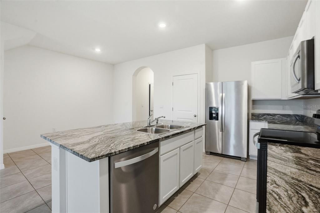 For Rent: $1,945 (3 beds, 2 baths, 1688 Square Feet)
