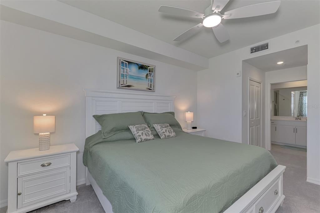For Sale: $309,000 (2 beds, 2 baths, 1124 Square Feet)
