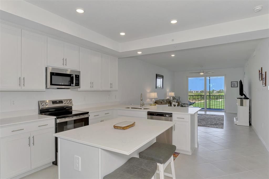 For Sale: $309,000 (2 beds, 2 baths, 1124 Square Feet)