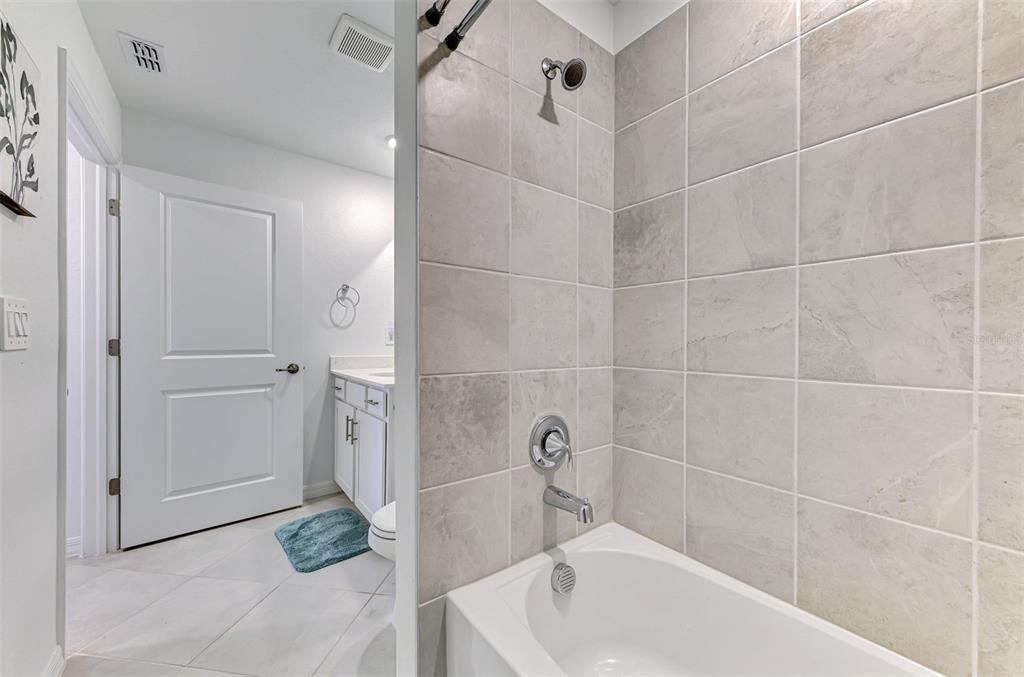 For Sale: $309,000 (2 beds, 2 baths, 1124 Square Feet)